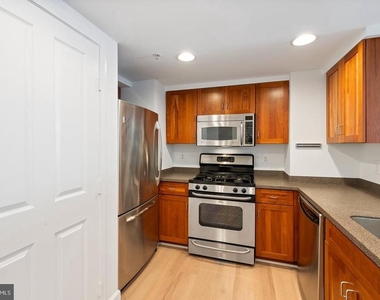 1205 N Garfield Street - Photo Thumbnail 17