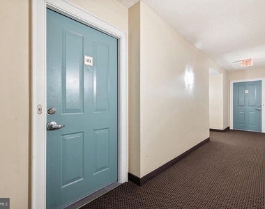 1205 N Garfield Street - Photo Thumbnail 24
