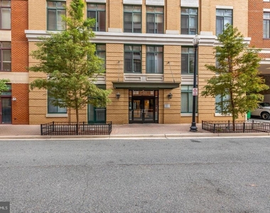 1205 N Garfield Street - Photo Thumbnail 32