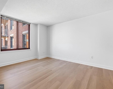 1205 N Garfield Street - Photo Thumbnail 5