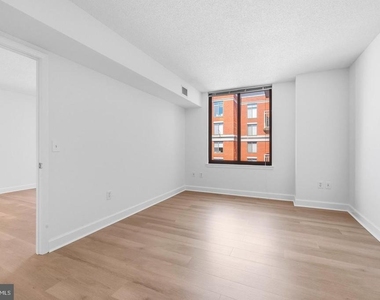 1205 N Garfield Street - Photo Thumbnail 23