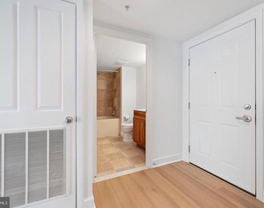 1205 N Garfield Street - Photo Thumbnail 8