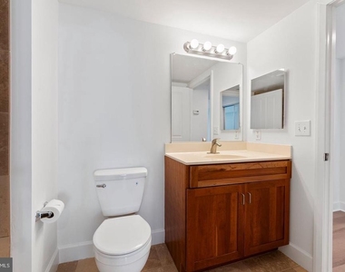 1205 N Garfield Street - Photo Thumbnail 13