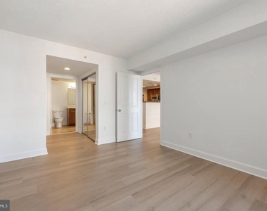 1205 N Garfield Street - Photo Thumbnail 20