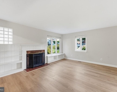 3376 N Buchanan Street - Photo Thumbnail 3