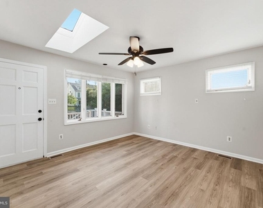3376 N Buchanan Street - Photo Thumbnail 16