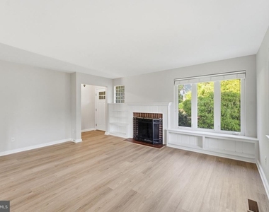 3376 N Buchanan Street - Photo Thumbnail 4