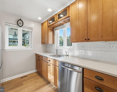 3376 N Buchanan Street - Photo Thumbnail 12