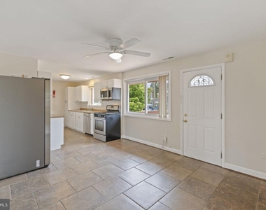 2311 N Dinwiddie Street - Photo Thumbnail 12