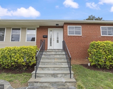 2311 N Dinwiddie Street - Photo Thumbnail 3
