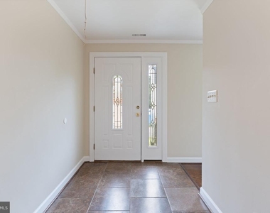 2311 N Dinwiddie Street - Photo Thumbnail 5