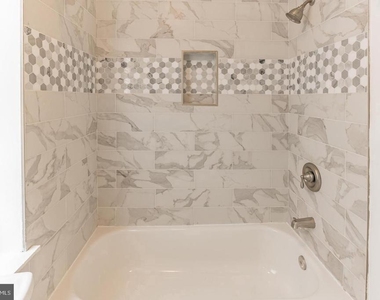 1912 Fontain Street - Photo Thumbnail 8