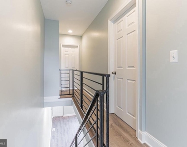 1912 Fontain Street - Photo Thumbnail 6