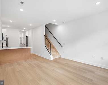 2506 N 12th Street - Photo Thumbnail 6