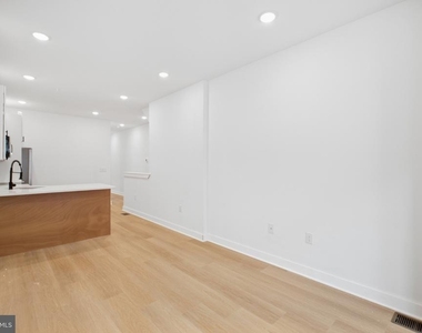 2506 N 12th Street - Photo Thumbnail 2