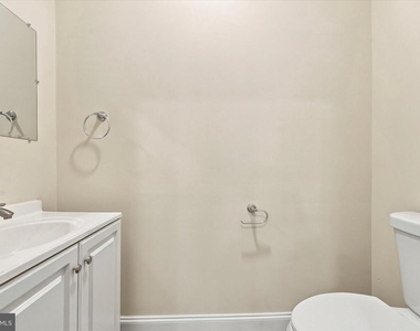 227 Lindley Avenue - Photo Thumbnail 6