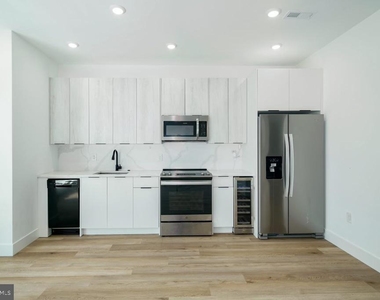 930 N 2nd Street - Photo Thumbnail 2