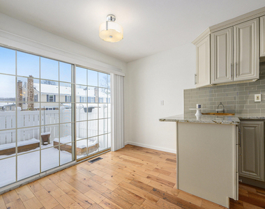 42198 Roscommon Street - Photo Thumbnail 3