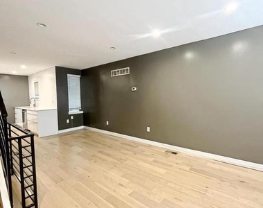 2626 Gerritt Street - Photo Thumbnail 2