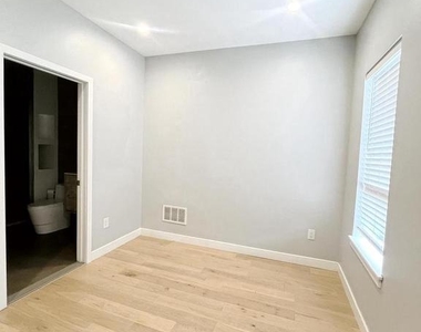 2626 Gerritt Street - Photo Thumbnail 14