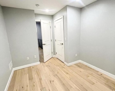 2626 Gerritt Street - Photo Thumbnail 10