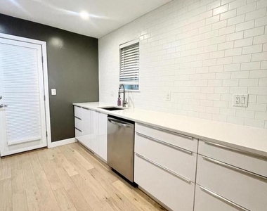 2626 Gerritt Street - Photo Thumbnail 5