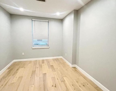 2626 Gerritt Street - Photo Thumbnail 11