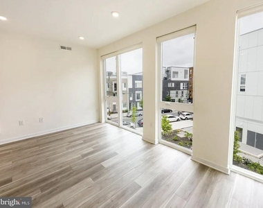 1660 Germantown Avenue - Photo Thumbnail 5