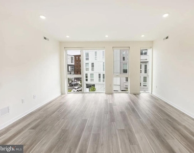 1660 Germantown Avenue - Photo Thumbnail 6