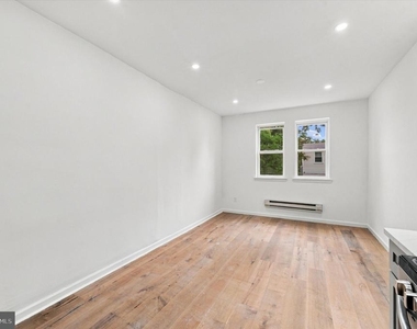 5812 Hadfield Street - Photo Thumbnail 2
