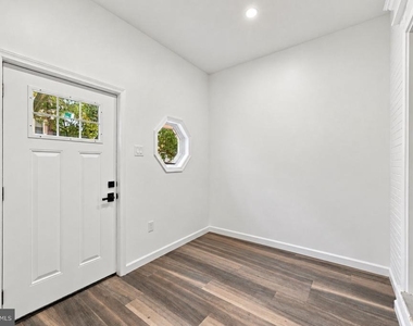 5812 Hadfield Street - Photo Thumbnail 8