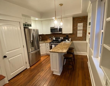 429 E Flora Street - Photo Thumbnail 3