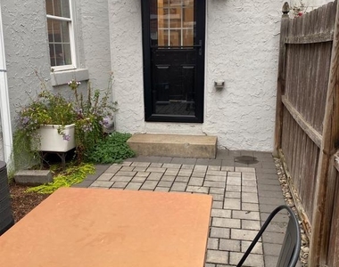 429 E Flora Street - Photo Thumbnail 8