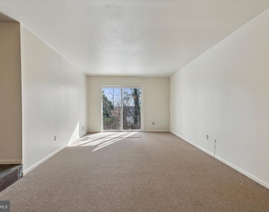 320 Hermit Street - Photo Thumbnail 3