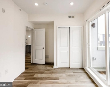 1660 Germantown Avenue - Photo Thumbnail 4