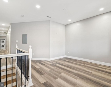 4824 Sansom Street - Photo Thumbnail 8