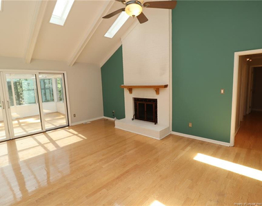 105 Cameron Court - Photo Thumbnail 4