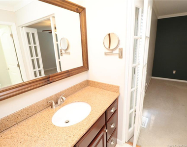 105 Cameron Court - Photo Thumbnail 20