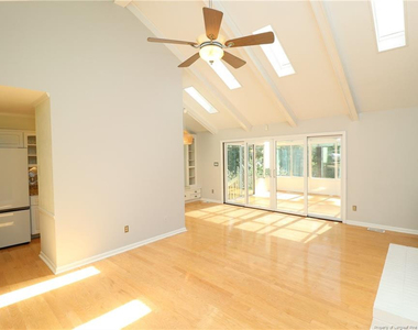 105 Cameron Court - Photo Thumbnail 3