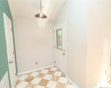 105 Cameron Court - Photo Thumbnail 2