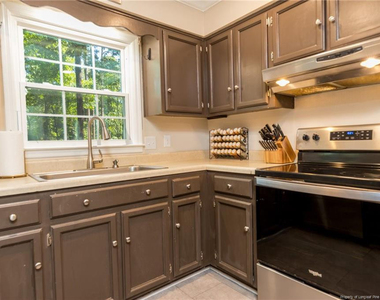 3356 Quarry Drive - Photo Thumbnail 9