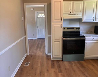 809 Maverick Court - Photo Thumbnail 9