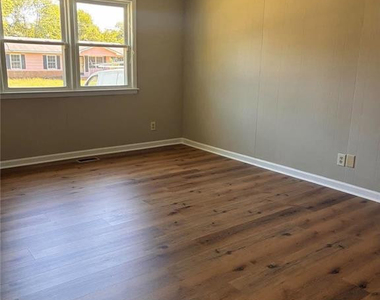 809 Maverick Court - Photo Thumbnail 5
