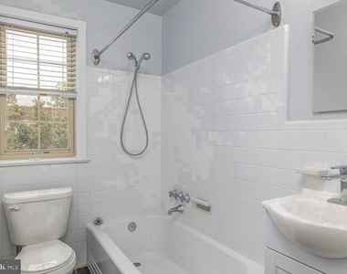 150 E Wynnewood Road - Photo Thumbnail 5
