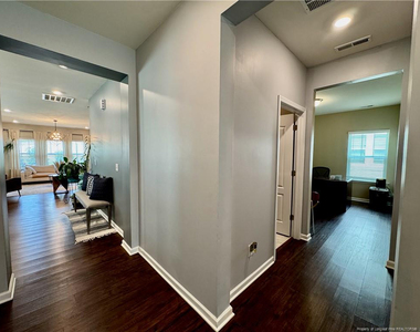 901 Sage Oak Lane - Photo Thumbnail 11