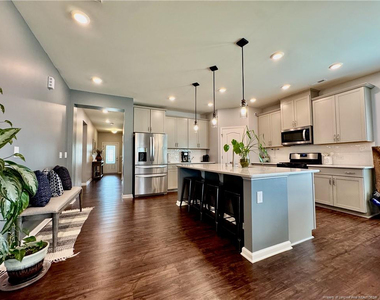 901 Sage Oak Lane - Photo Thumbnail 17