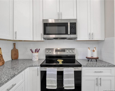 501 Randolph Avenue - Photo Thumbnail 6