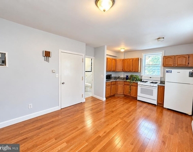 912 Ridge Avenue - Photo Thumbnail 2