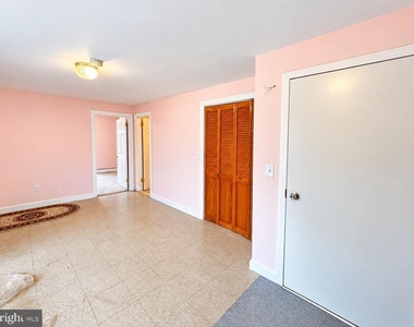 912 Ridge Avenue - Photo Thumbnail 5