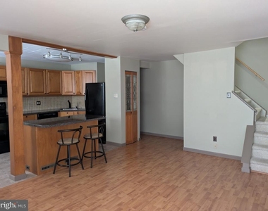 100 E Glenolden Avenue - Photo Thumbnail 2